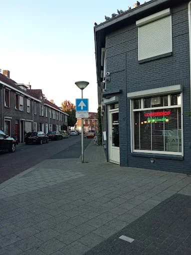 Coffeeshop Highlander